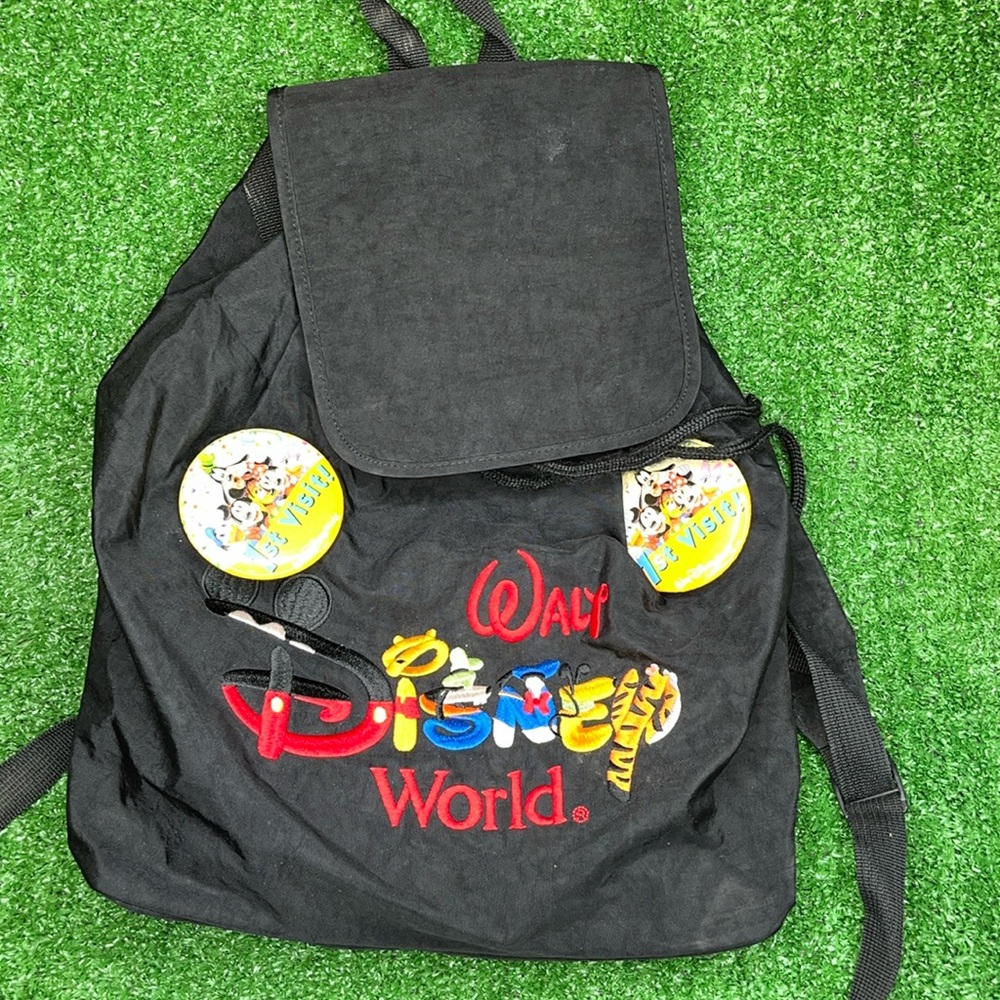 Walt Disney World Character Logo Backpack WITH 2 BUTTONS (1st Visit) !!
